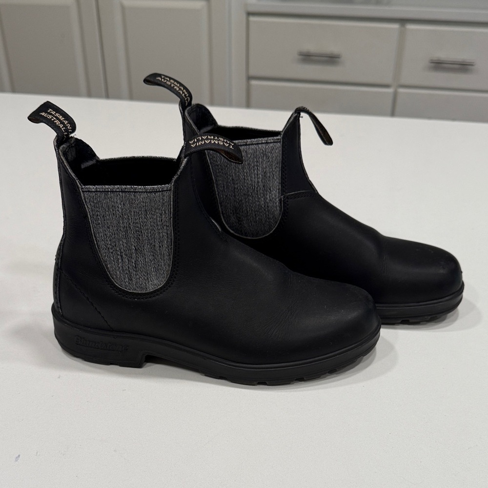 Blundstone Black Leather Boots with Gray Wash Elastic